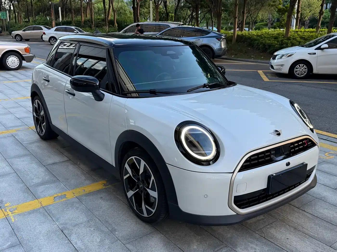 MINI 2025 2.0T COOPER S Artist 5-Door Edition — миниатюра 3