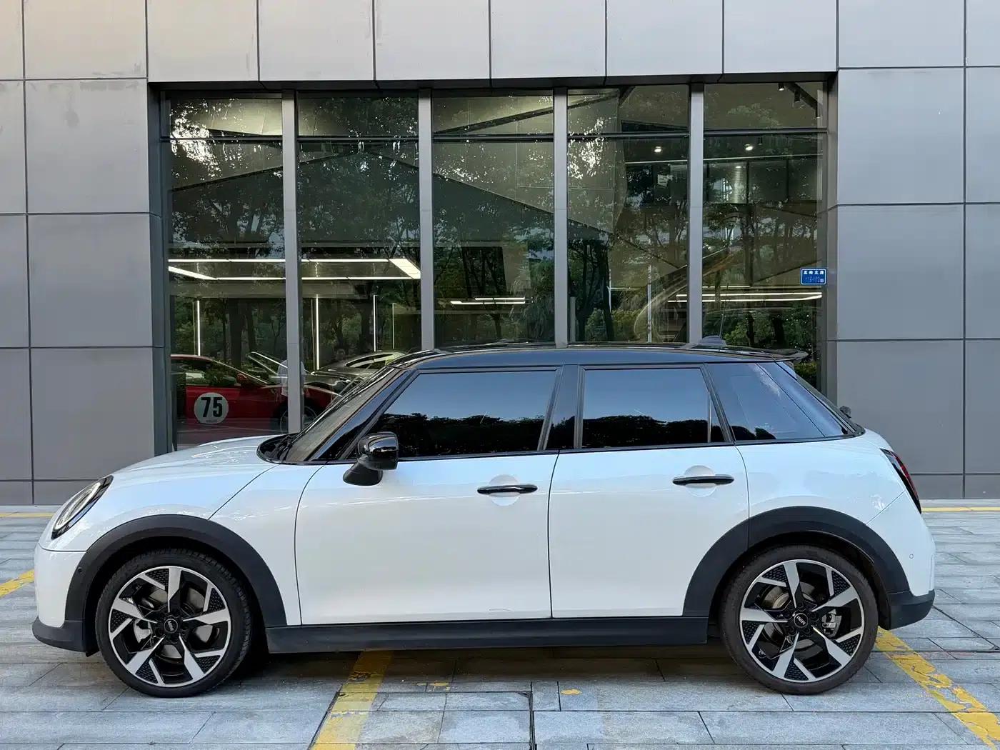 MINI 2025 2.0T COOPER S Artist 5-Door Edition — миниатюра 4