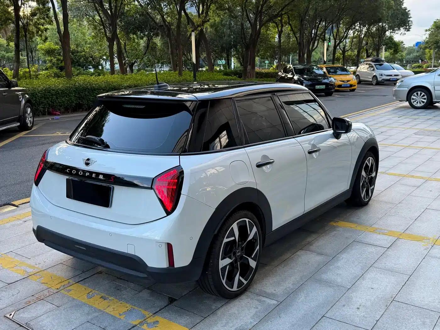 MINI 2025 2.0T COOPER S Artist 5-Door Edition — миниатюра 7