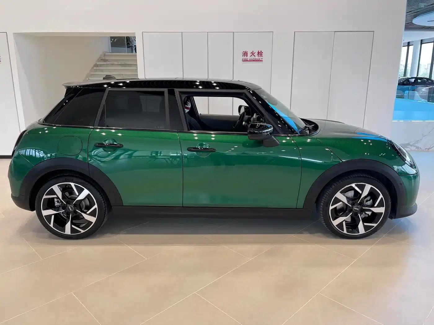 MINI 2025 2.0T COOPER S Artist 5-Door Edition — миниатюра 3