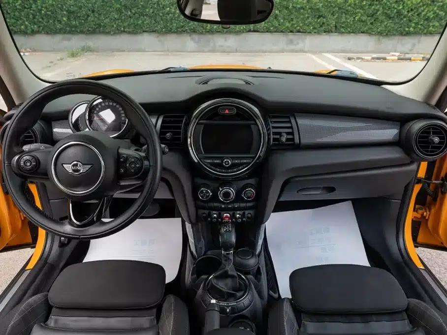 2016 MINI 1.5T COOPER 5-door version — миниатюра 4