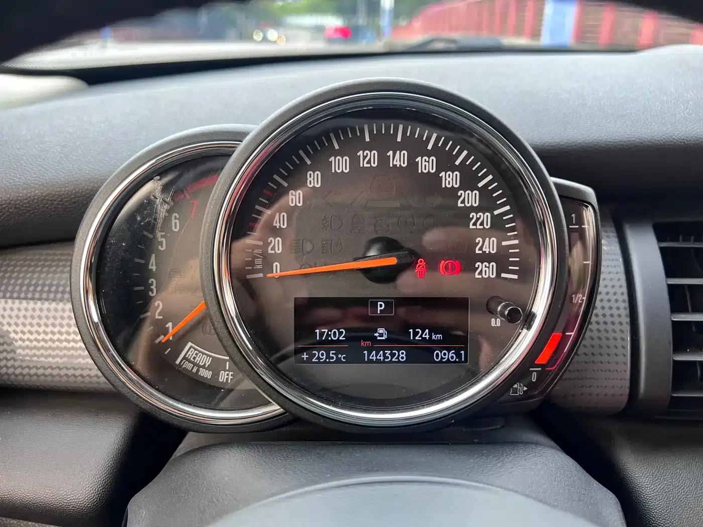 2016 MINI 1.5T COOPER 5-door version — миниатюра 16