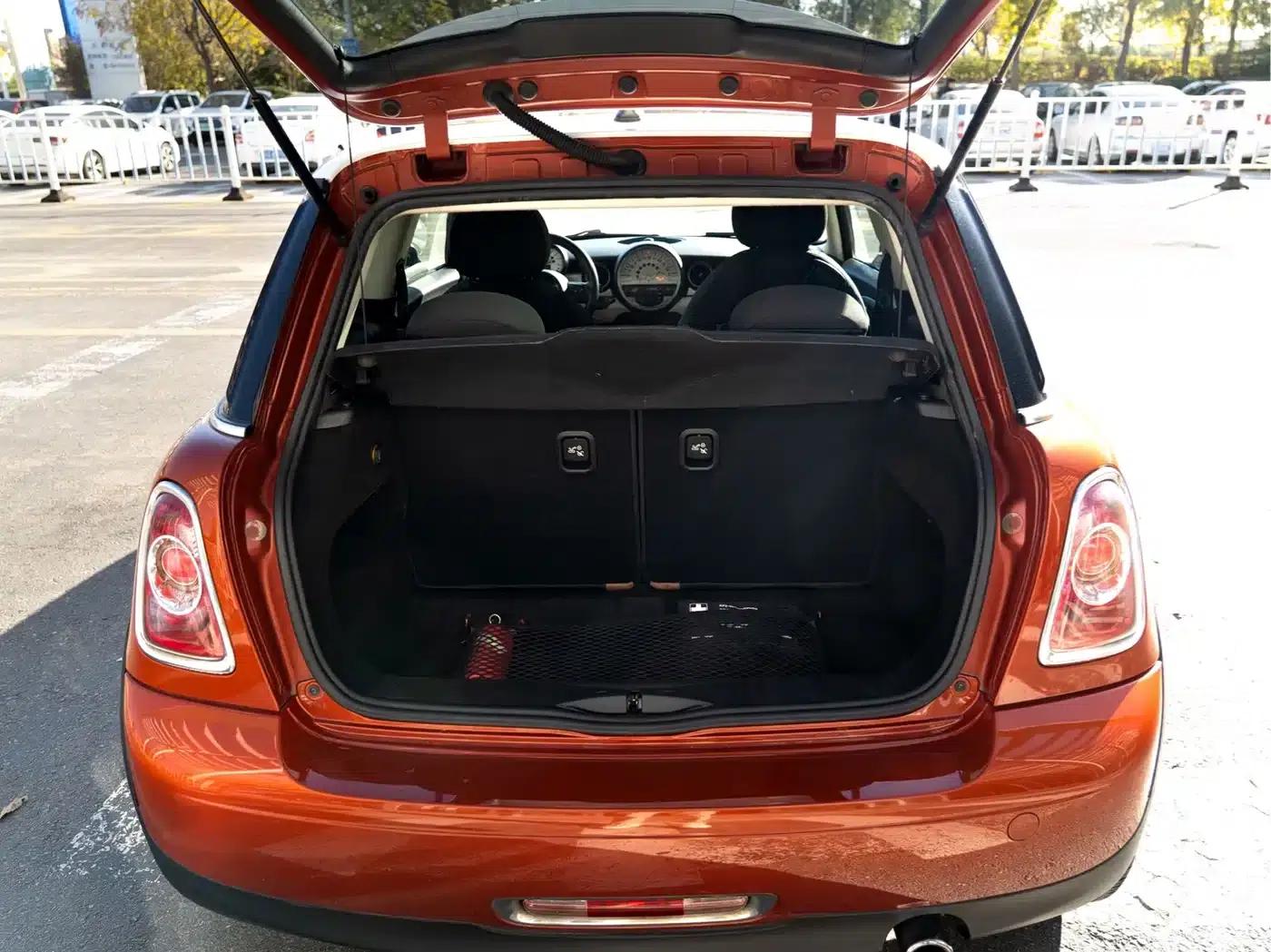 2011 MINI 1.6L COOPER Fun — миниатюра 17