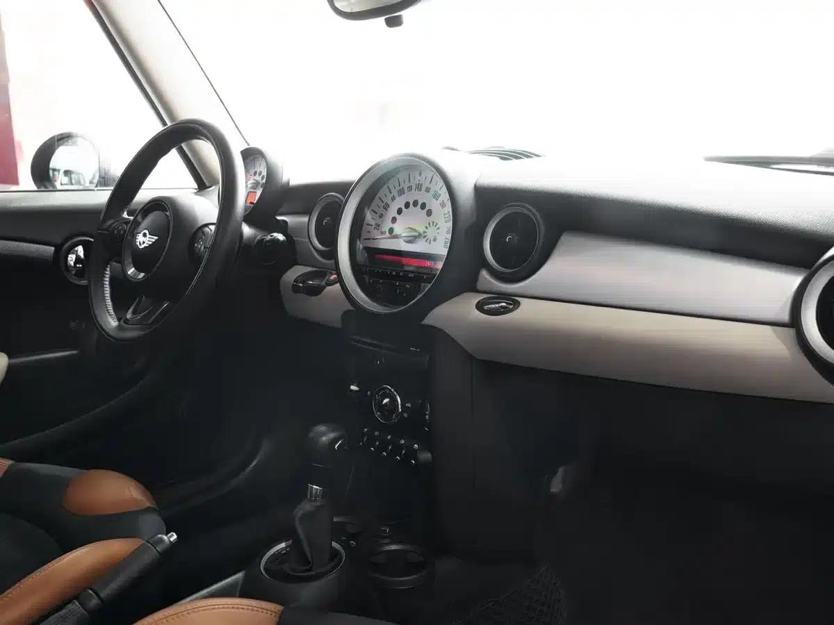 2011 MINI 1.6L COOPER Fun — миниатюра 5