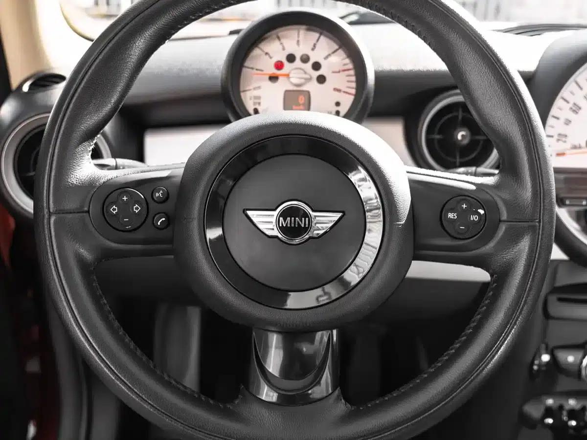 2011 MINI 1.6L COOPER Fun — миниатюра 6