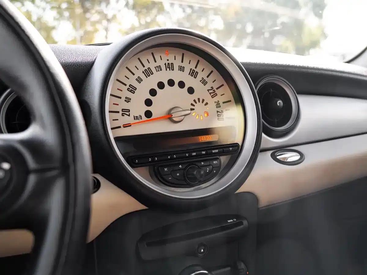 2011 MINI 1.6L COOPER Fun — миниатюра 8