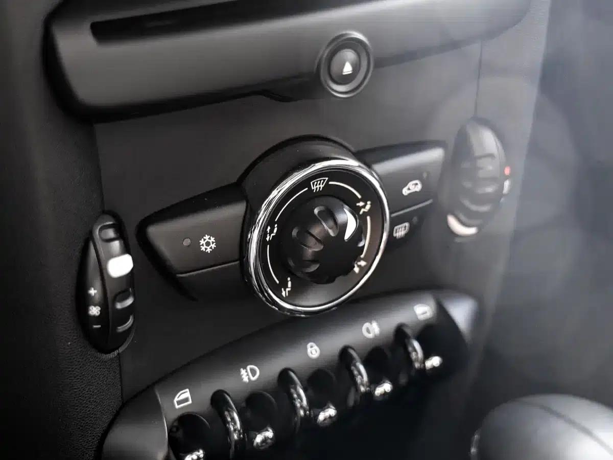 2011 MINI 1.6L COOPER Fun — миниатюра 10