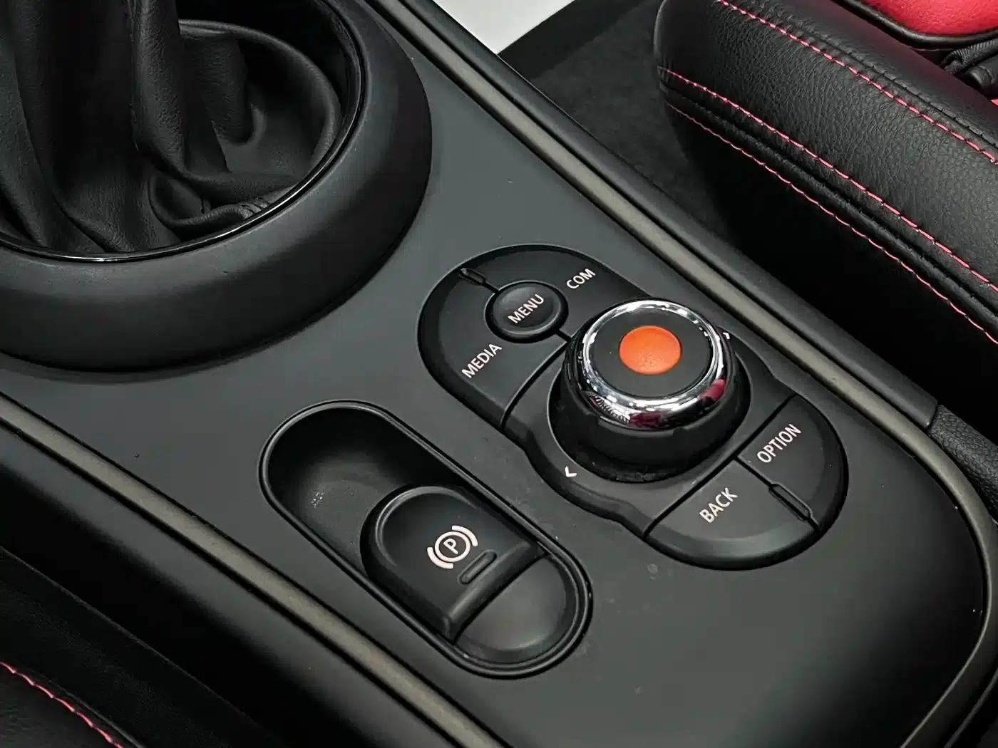 2018 MINI COUNTRYMAN 1.5T COOPER ALL4 Classic — миниатюра 32