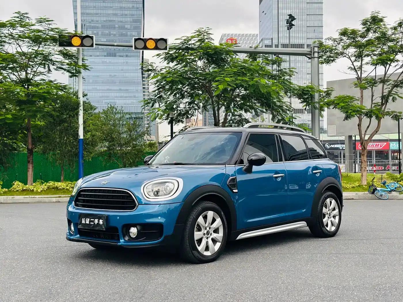2019 MINI COUNTRYMAN 1.5T COOPER Classic Weekend Travel Edition — миниатюра 1