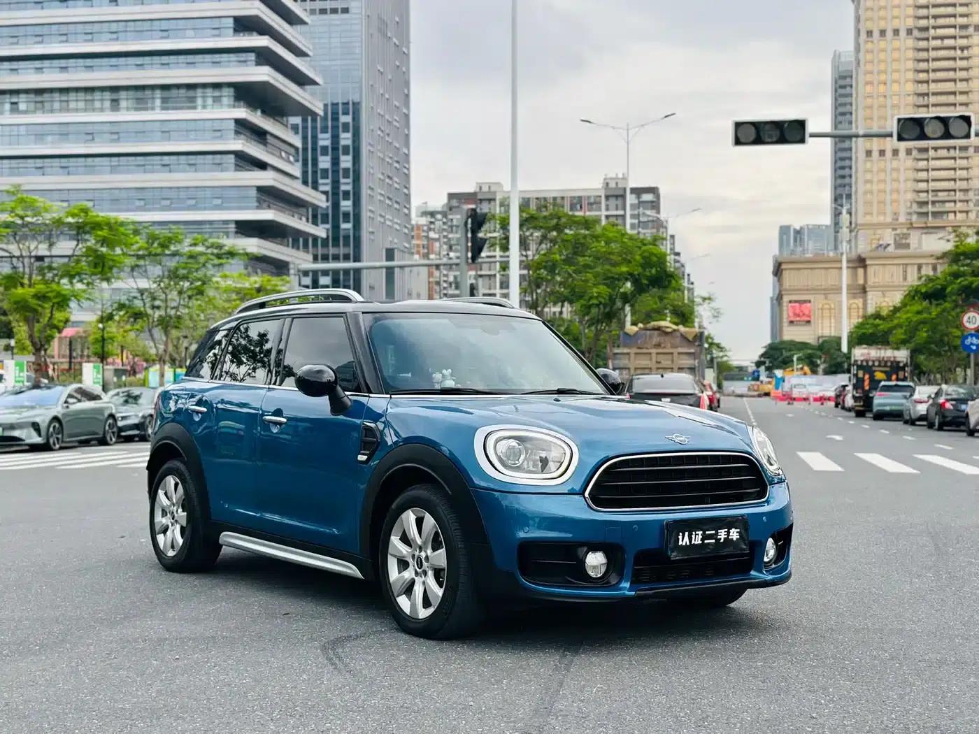 2019 MINI COUNTRYMAN 1.5T COOPER Classic Weekend Travel Edition — миниатюра 2