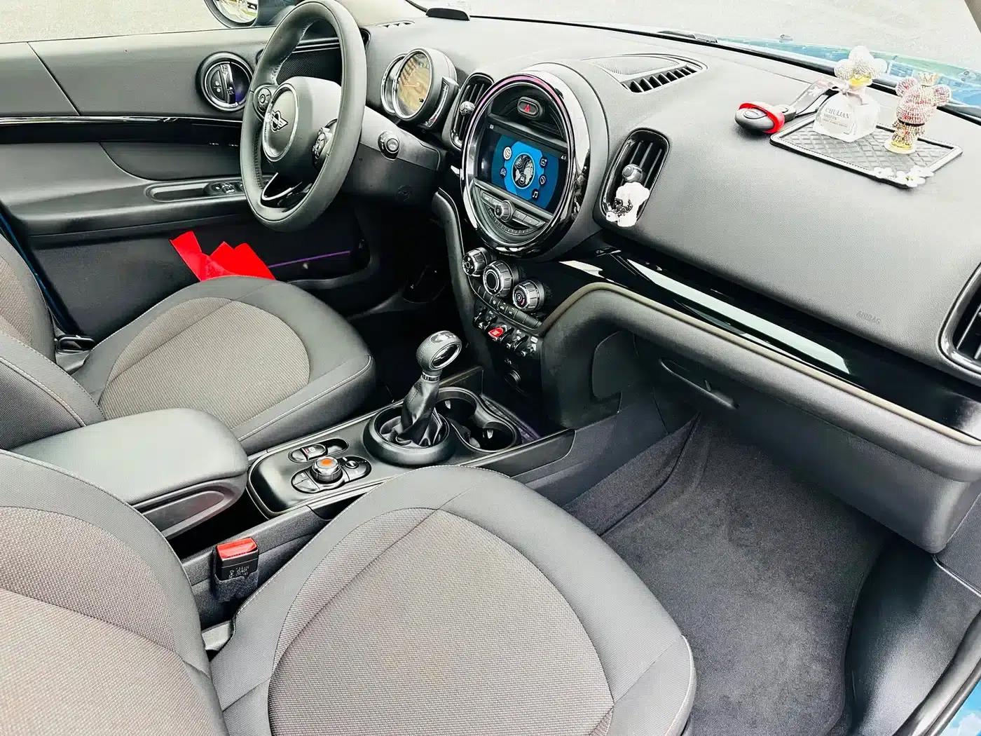 2019 MINI COUNTRYMAN 1.5T COOPER Classic Weekend Travel Edition — миниатюра 12