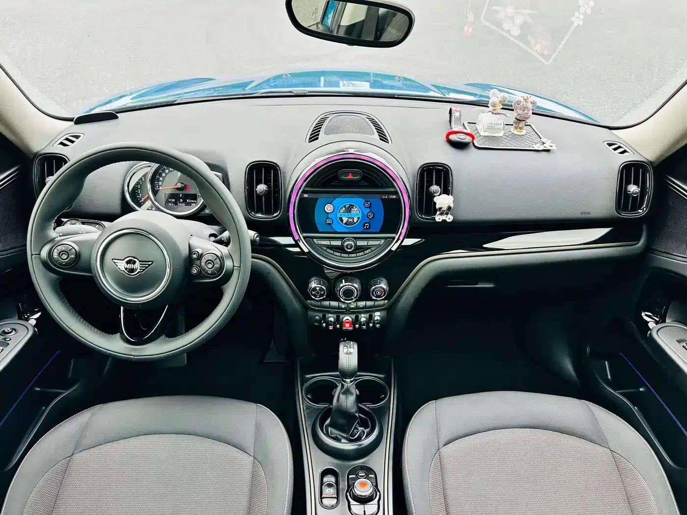 2019 MINI COUNTRYMAN 1.5T COOPER Classic Weekend Travel Edition — миниатюра 16