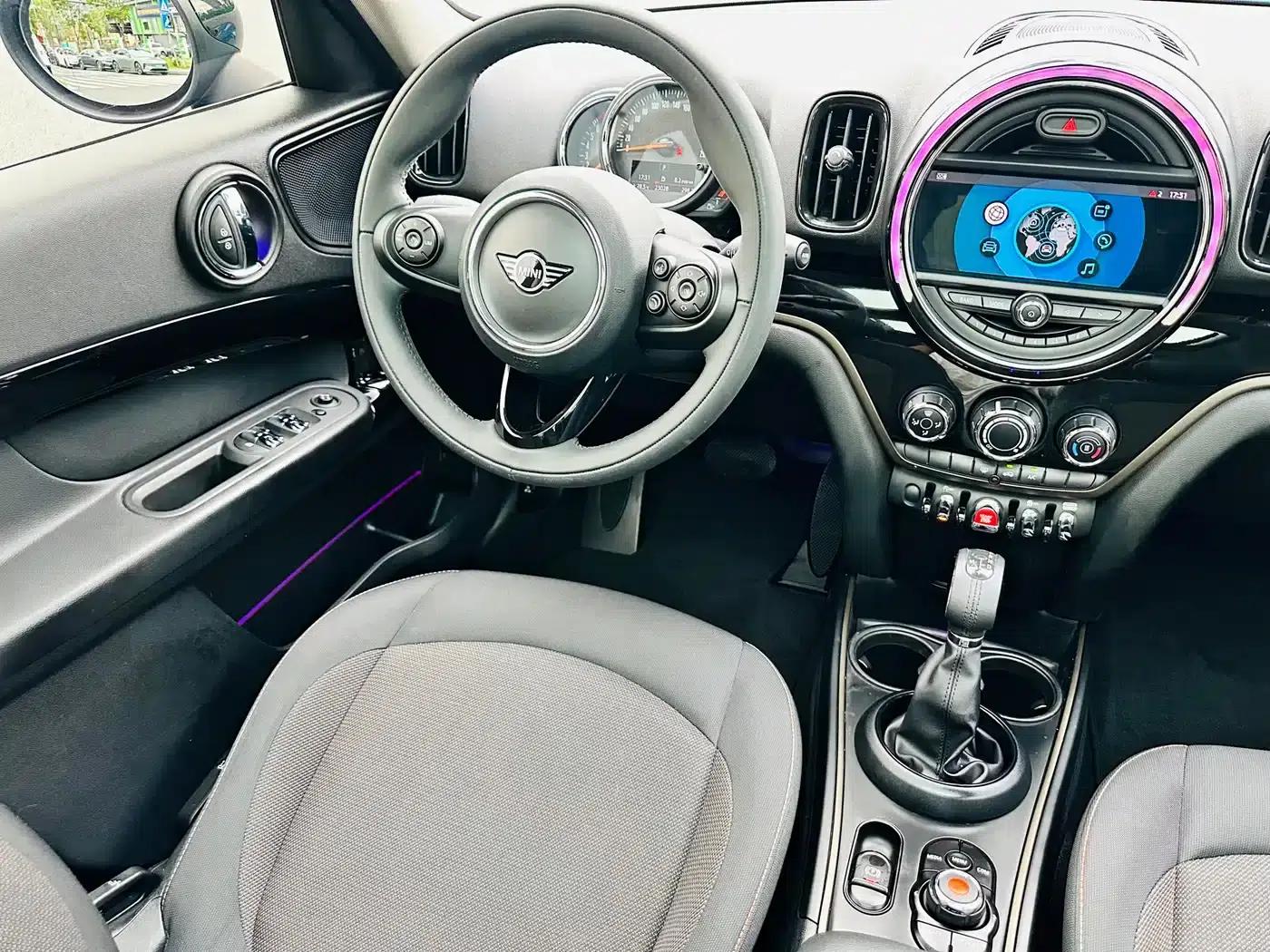 2019 MINI COUNTRYMAN 1.5T COOPER Classic Weekend Travel Edition — миниатюра 17