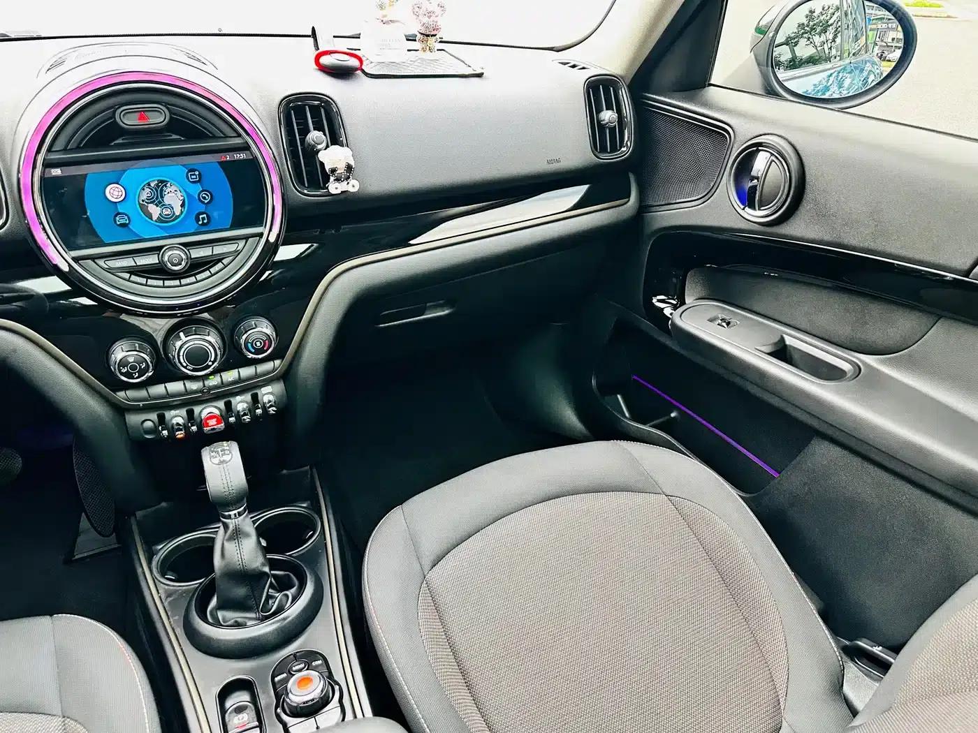 2019 MINI COUNTRYMAN 1.5T COOPER Classic Weekend Travel Edition — миниатюра 18