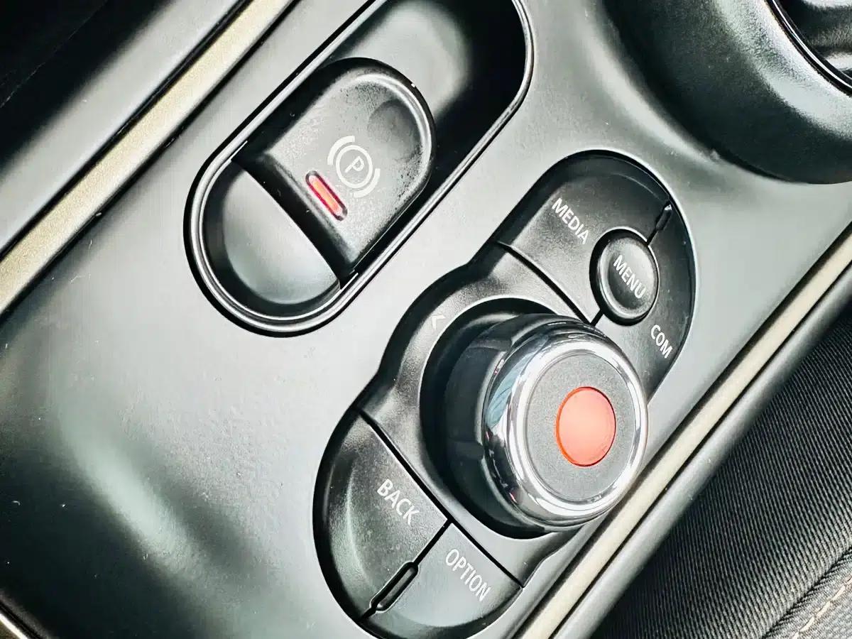2019 MINI COUNTRYMAN 1.5T COOPER Classic Weekend Travel Edition — миниатюра 22