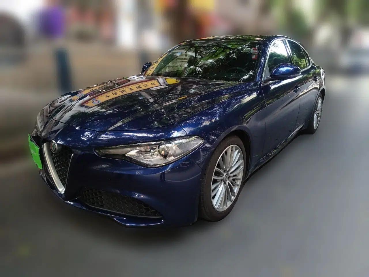 Alfa Romeo Giulia 2017 2.0T 200HP Luxury Edition — миниатюра 1