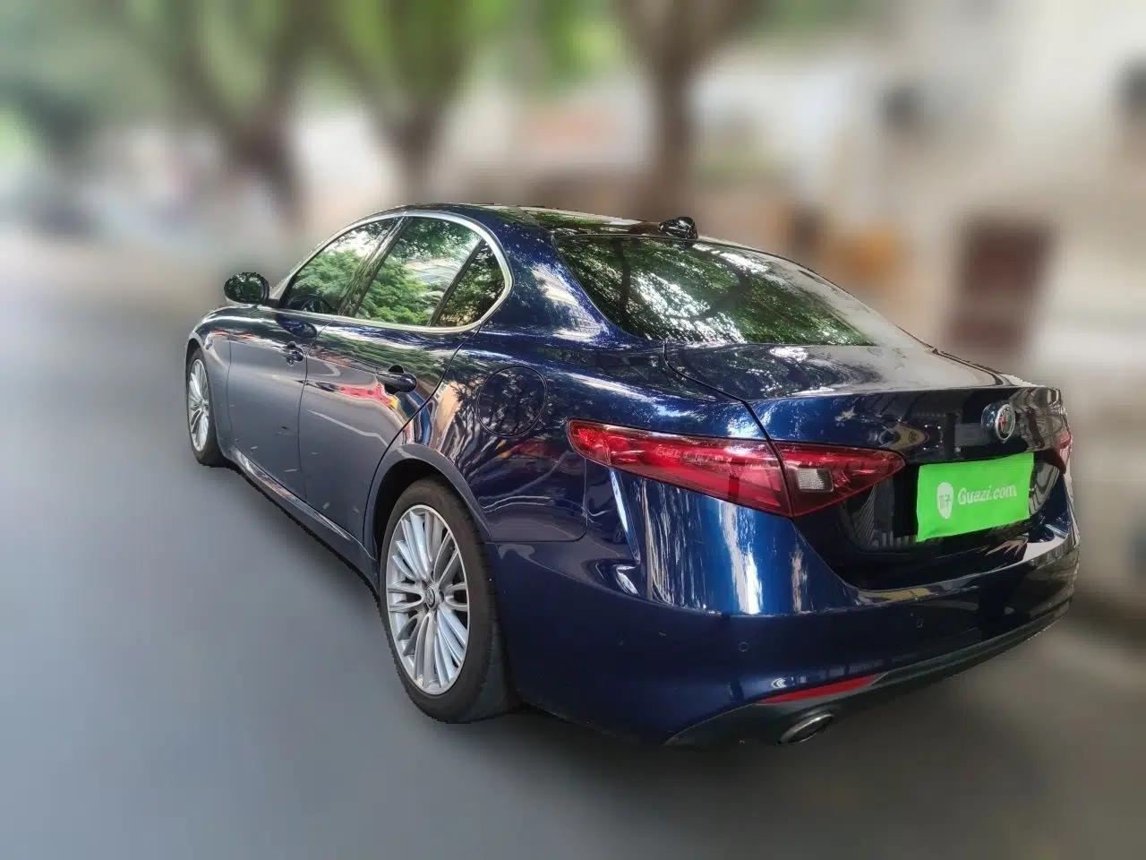 Alfa Romeo Giulia 2017 2.0T 200HP Luxury Edition — миниатюра 4
