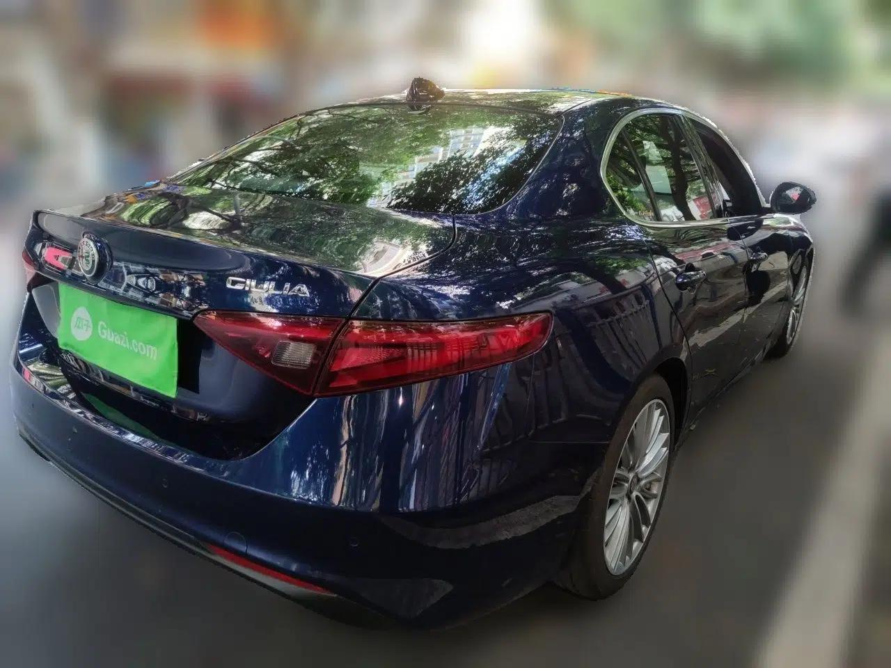 Alfa Romeo Giulia 2017 2.0T 200HP Luxury Edition — миниатюра 6