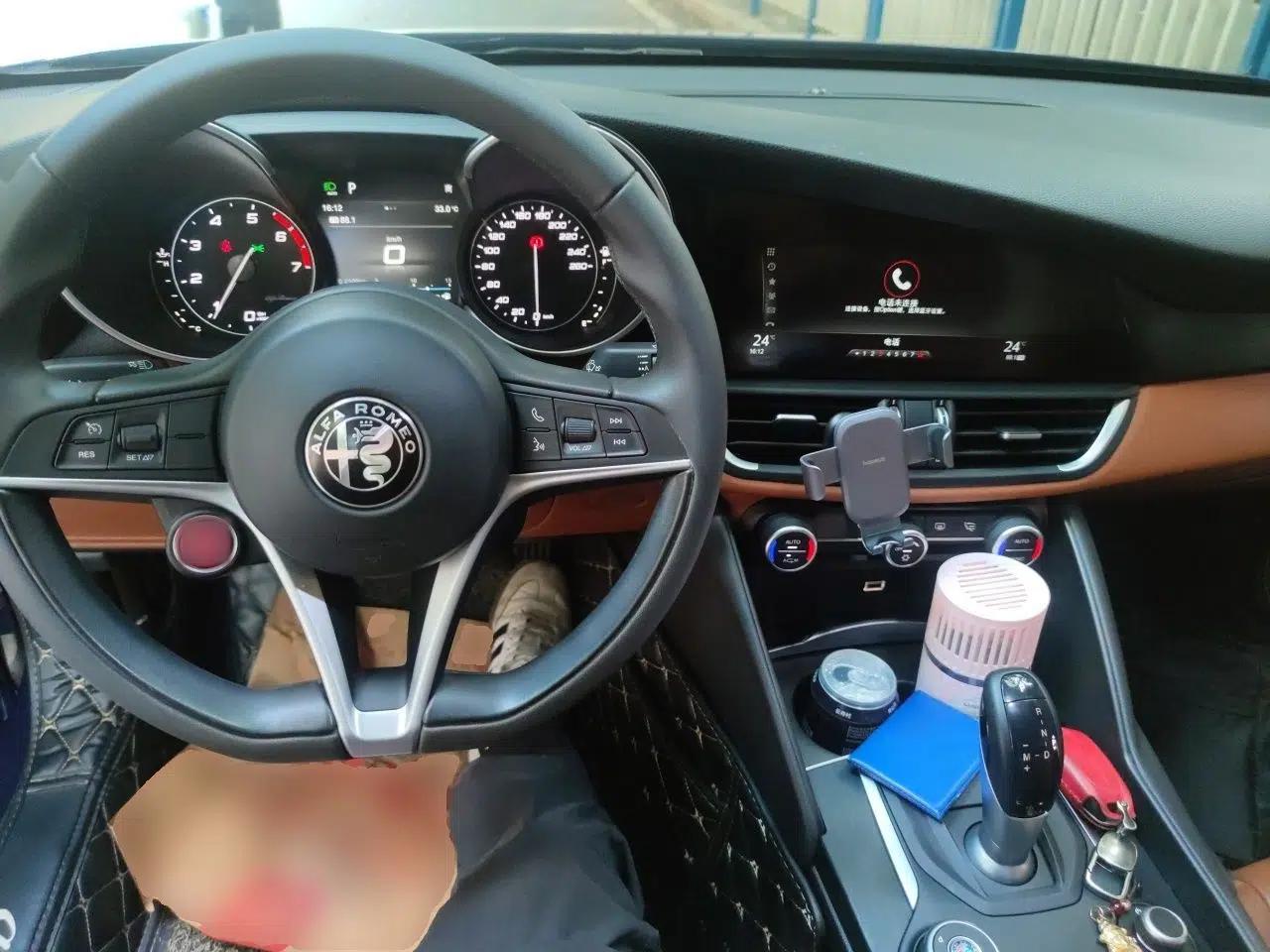 Alfa Romeo Giulia 2017 2.0T 200HP Luxury Edition — миниатюра 9