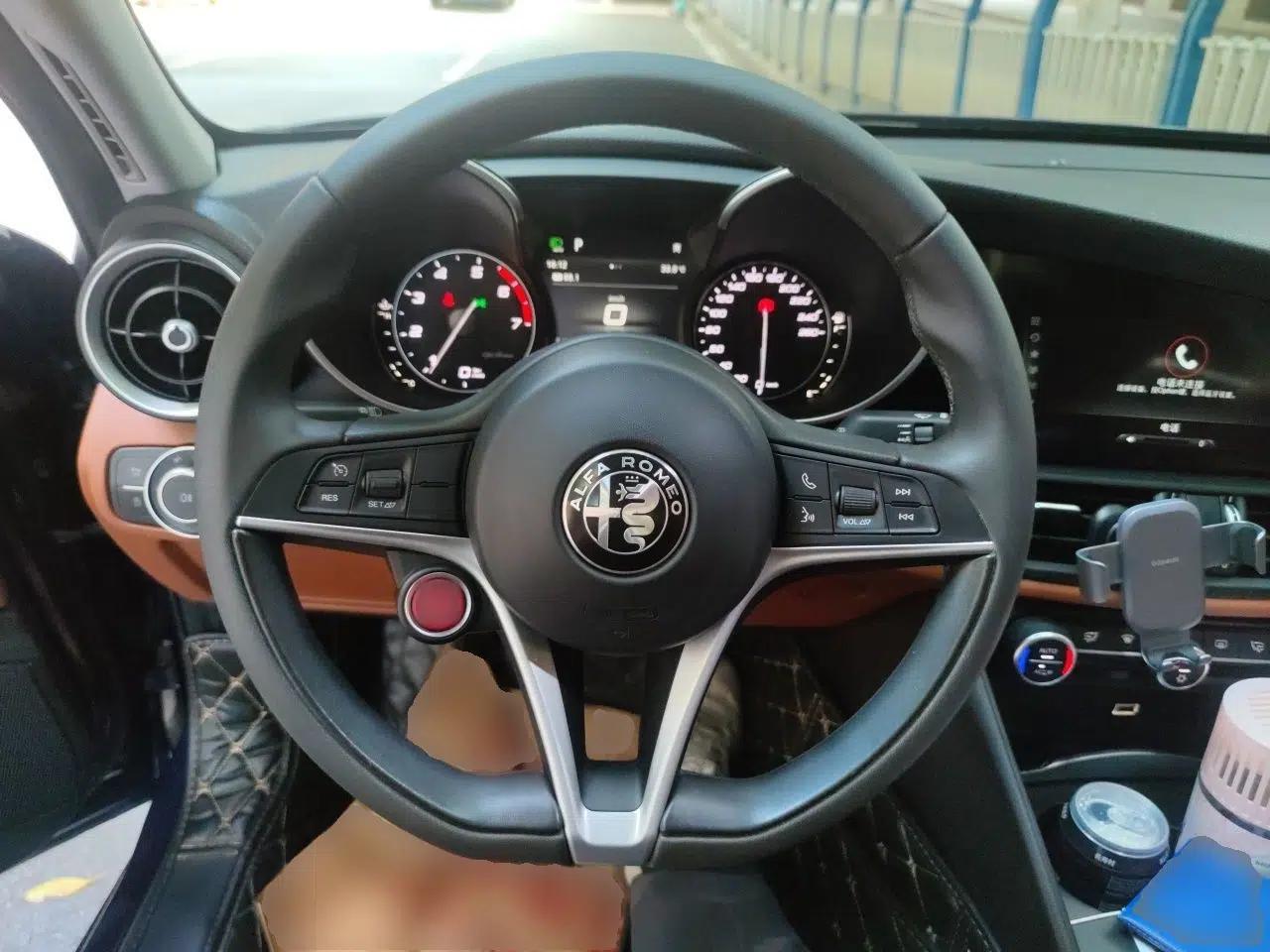 Alfa Romeo Giulia 2017 2.0T 200HP Luxury Edition — миниатюра 10