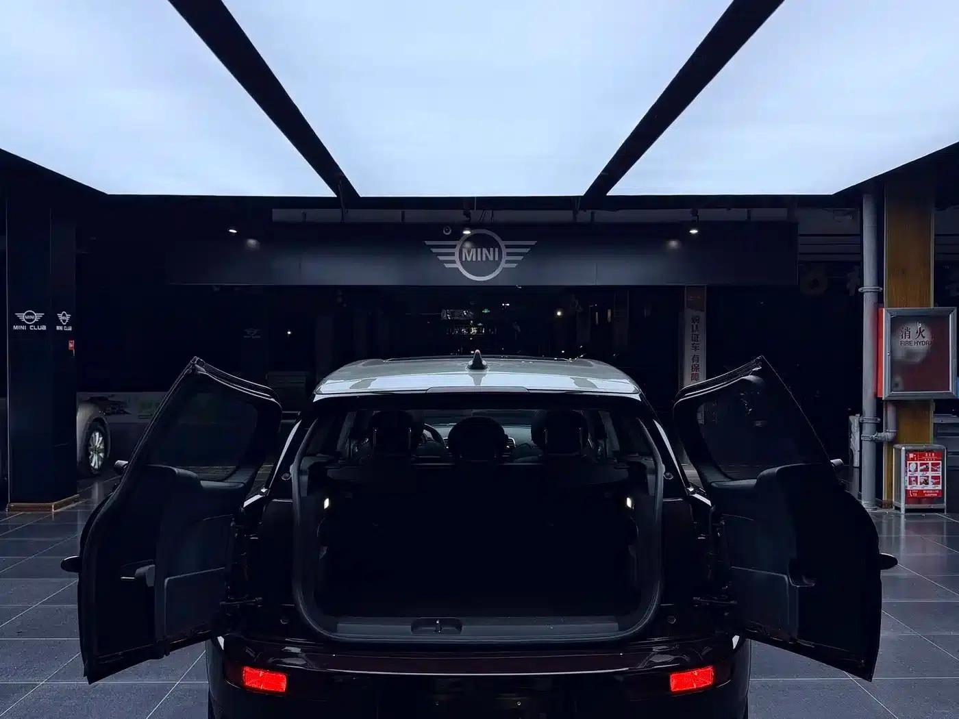 2016 MINI CLUBMAN Facelift 1.5T COOPER Connoisseur Edition — миниатюра 9