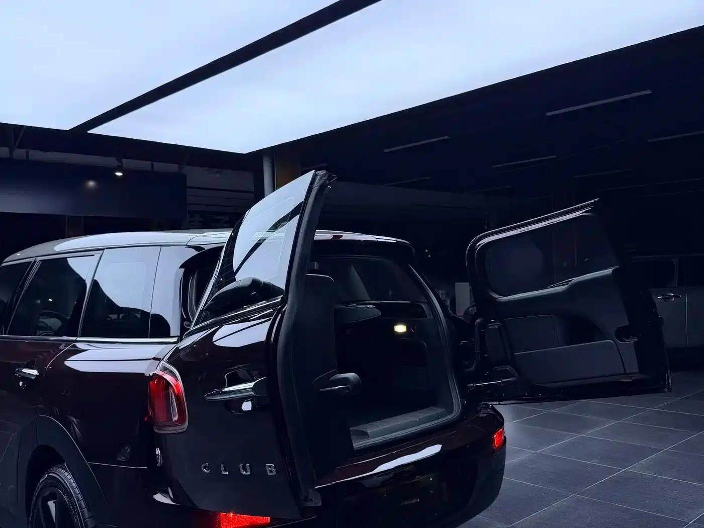 2016 MINI CLUBMAN Facelift 1.5T COOPER Connoisseur Edition — миниатюра 10