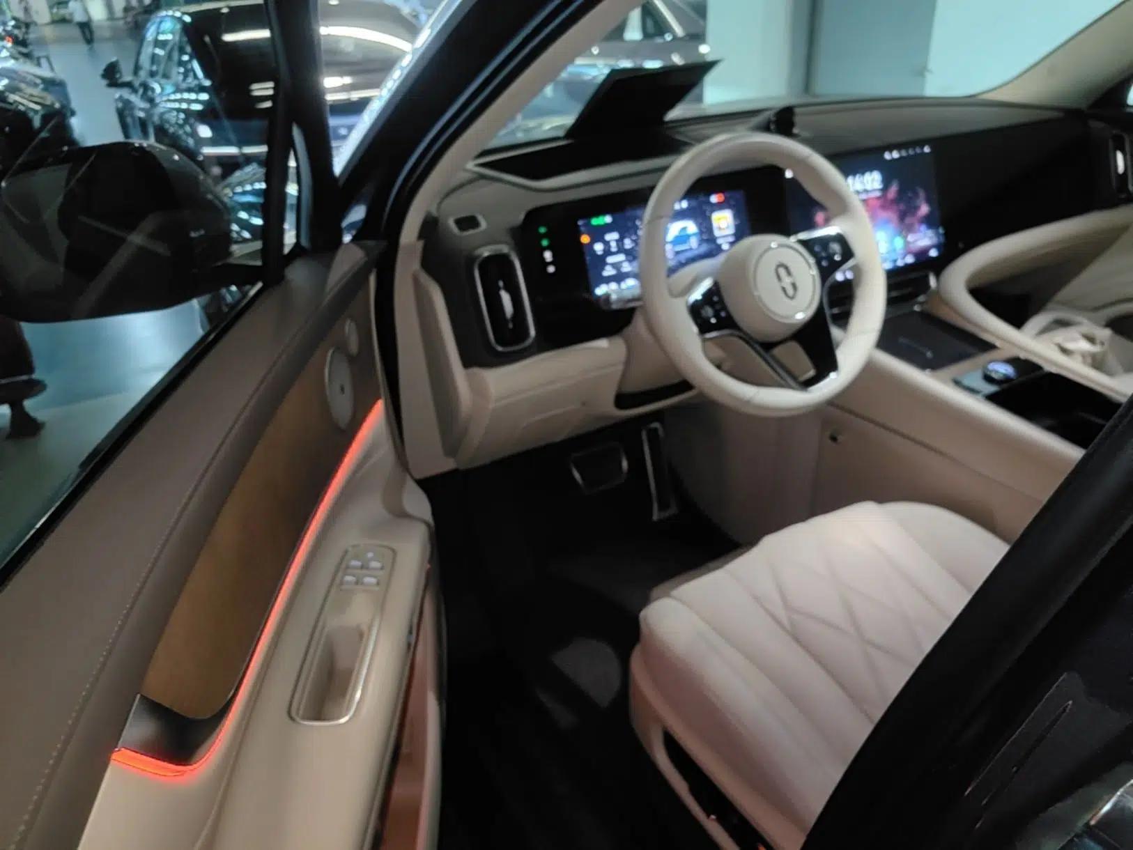 Hima AITO M9 2024 Range-Extended Ultra Version 52 kWh 6-Seater Model — миниатюра 18