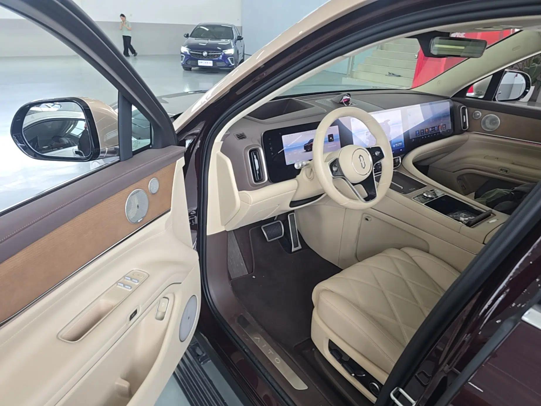 Hima AITO M9 2025 Pure Electric Ultra Version 100 kWh 6-Seater Model — миниатюра 18