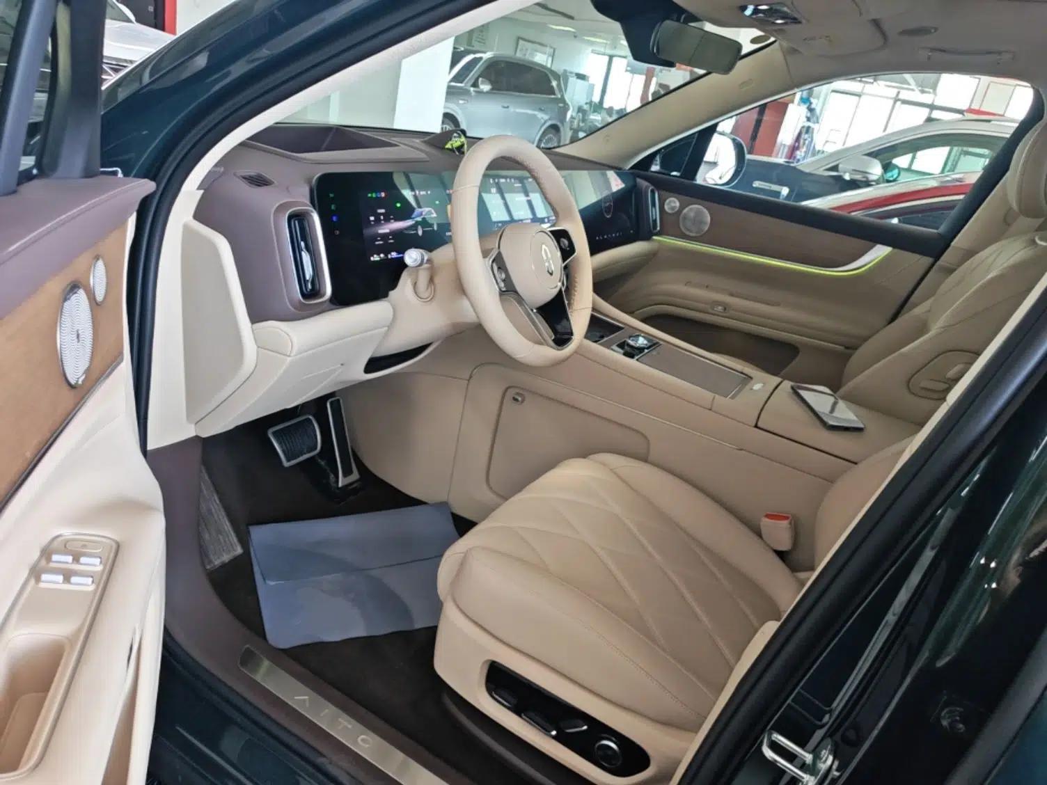 Hima AITO M9 2025 Extended-Range Ultra Version 52 kWh 6-Seater — миниатюра 18