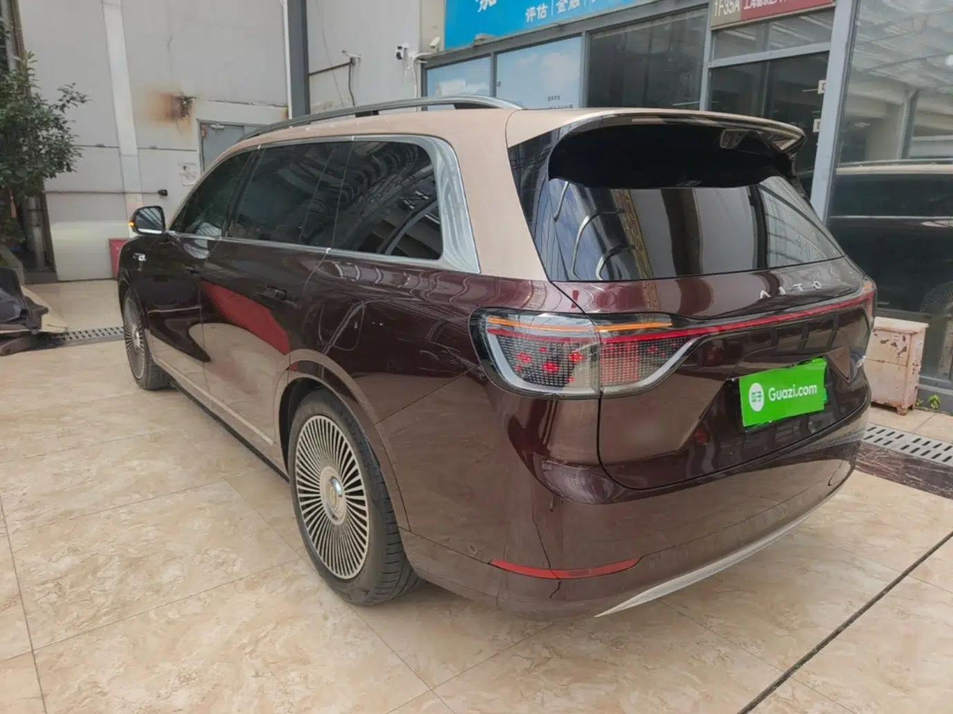 Hima AITO M9 2025 Extended-Range Ultra Version 52 kWh 5-Seater Edition — миниатюра 4