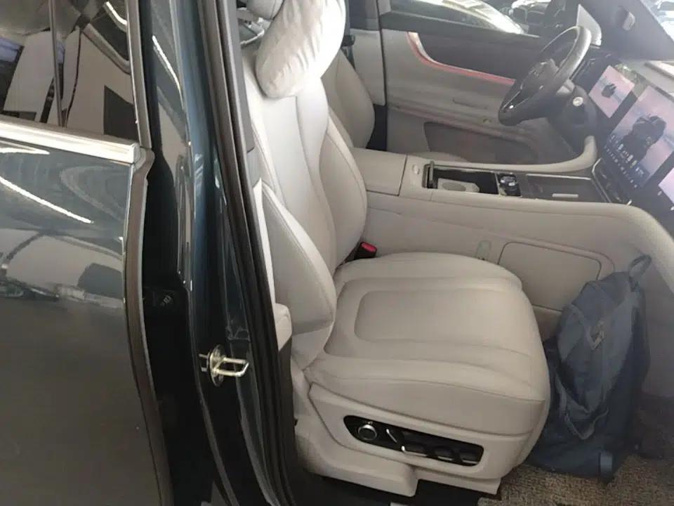 Hima AITO M9 2024 Range-Extended Ultra Version 52 kWh 5-Seater Model — миниатюра 19