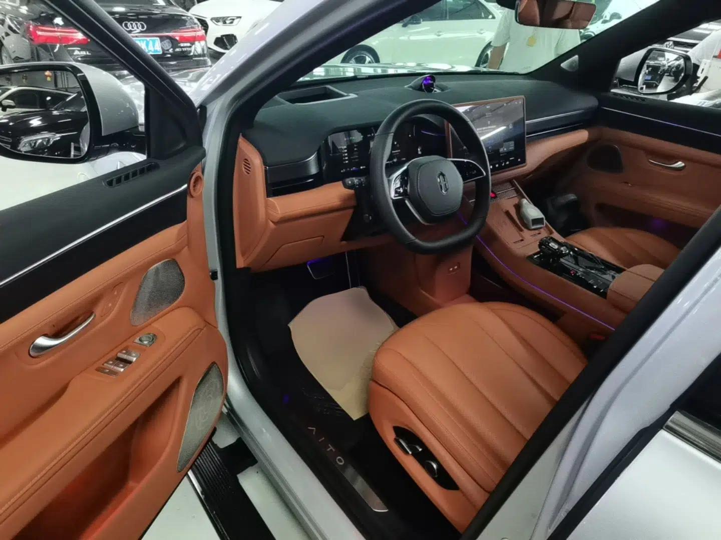 Hima AITO M7 2024 1.5T Intelligent Driving 4WD Ultra Version 6 Seats — миниатюра 18
