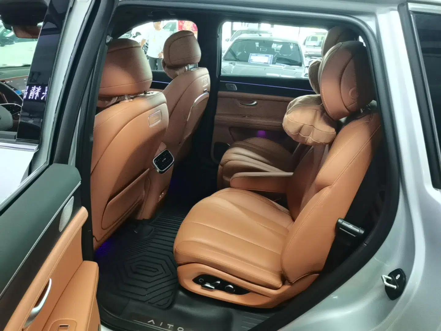Hima AITO M7 2024 1.5T Intelligent Driving 4WD Ultra Version 6 Seats — миниатюра 20