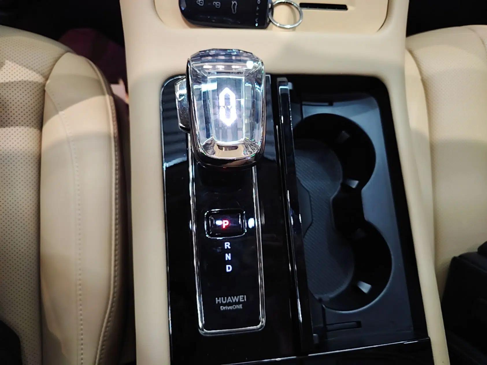 Hima AITO M7 2024 1.5T Rear-Drive Plus Version 5 Seats — миниатюра 16