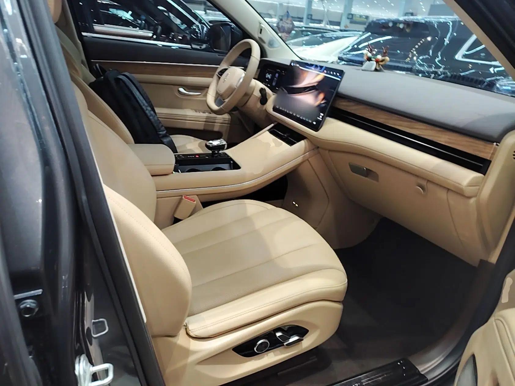 Hima AITO M7 2024 1.5T Rear-Drive Plus Version 5 Seats — миниатюра 19