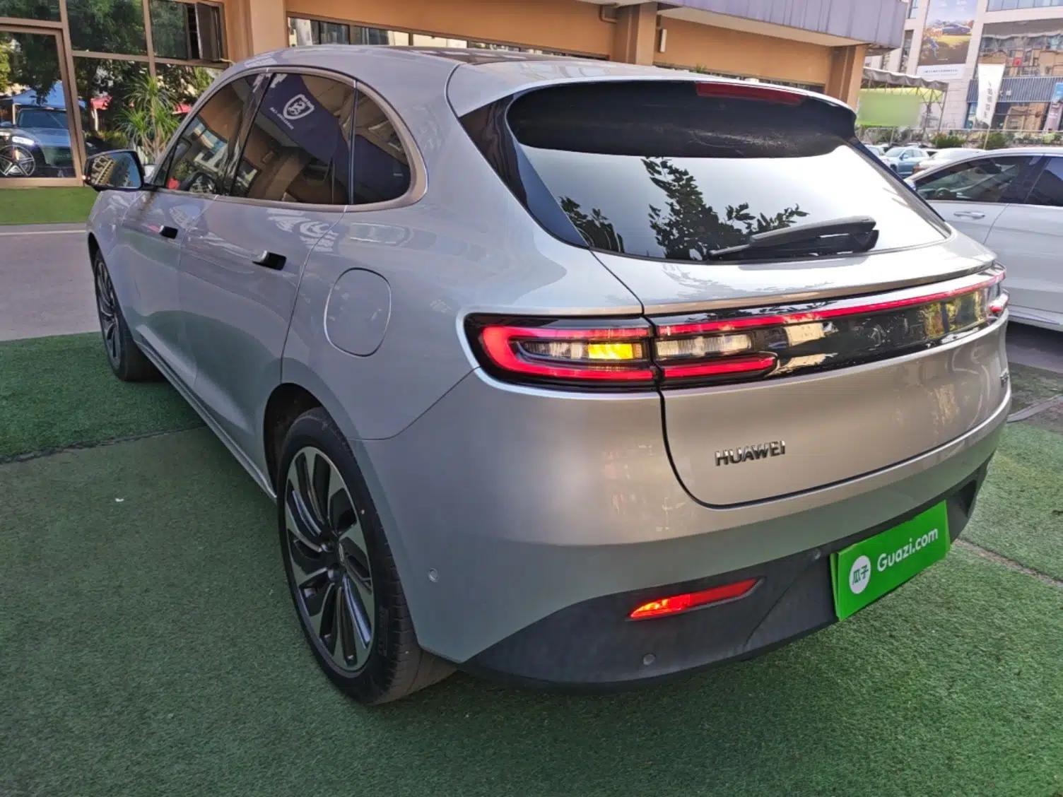 Hima AITO M5 2022 Extended-Range Four-Wheel Drive Performance Version — миниатюра 4