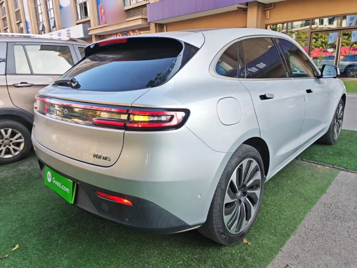 Hima AITO M5 2022 Extended-Range Four-Wheel Drive Performance Version — миниатюра 6
