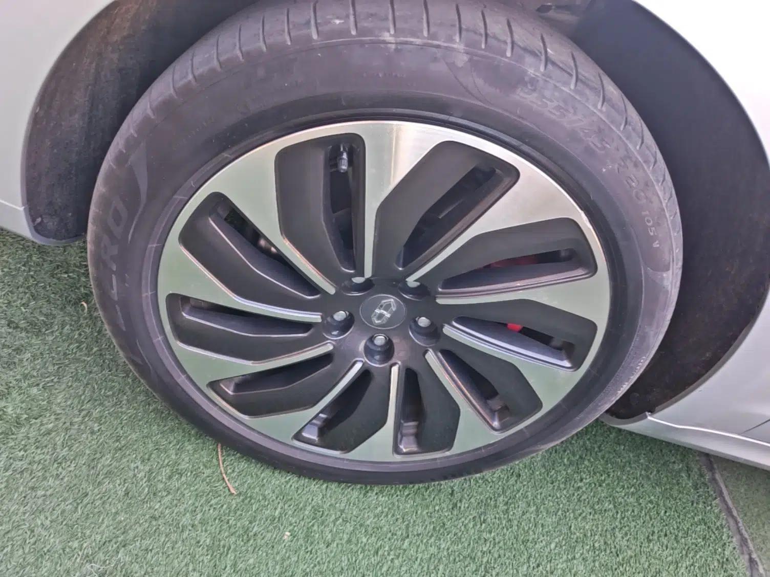Hima AITO M5 2022 Extended-Range Four-Wheel Drive Performance Version — миниатюра 10