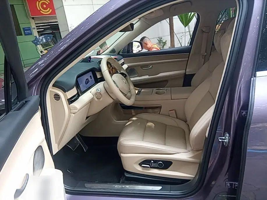 Hima AITO M5 2025 Extended-Range Ultra All-Wheel-Drive Version — миниатюра 18