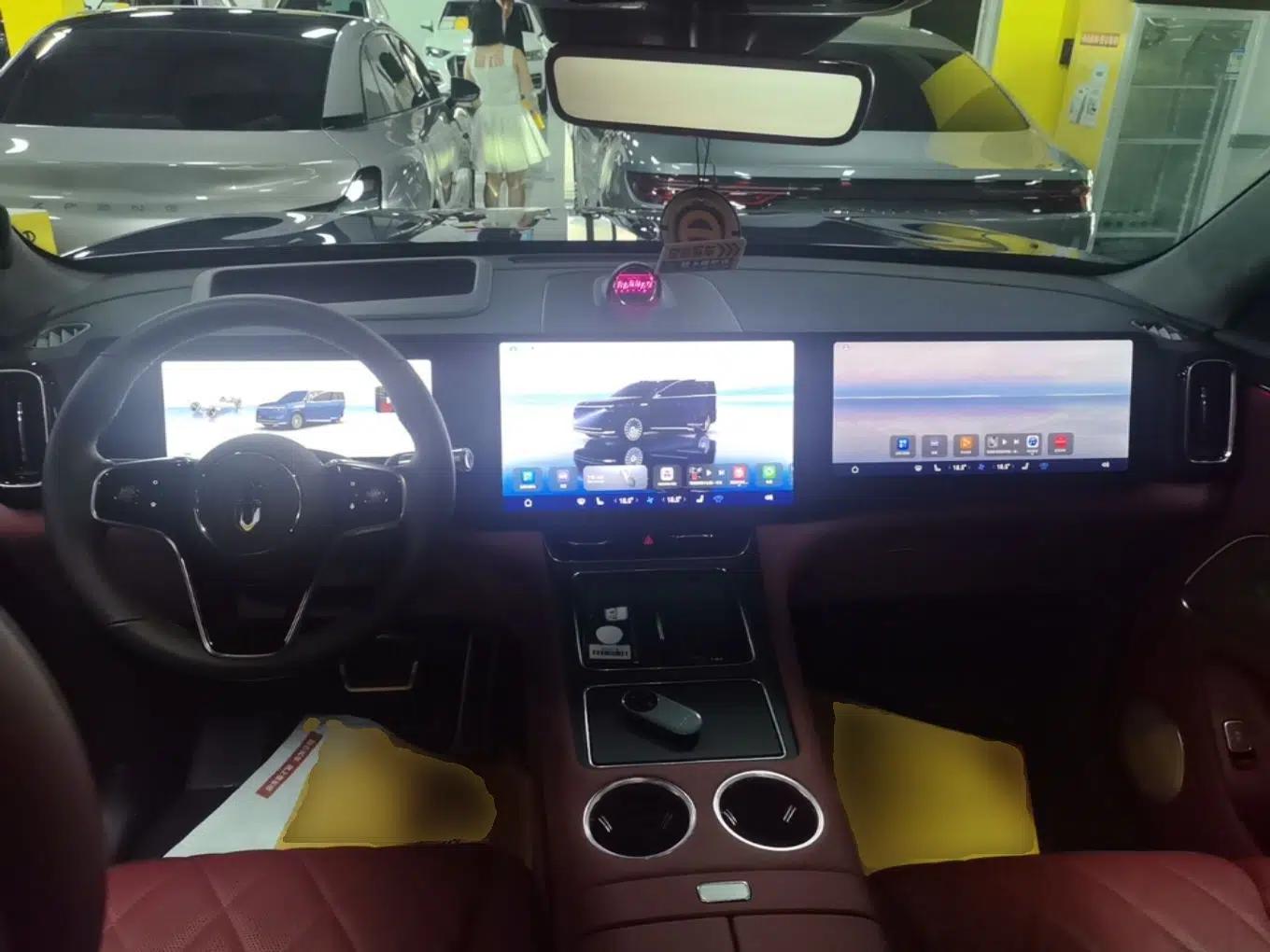 Hima AITO M8 2025 Extended-Range Ultra Version 53.4 kWh 5-Seater Edition — миниатюра 12
