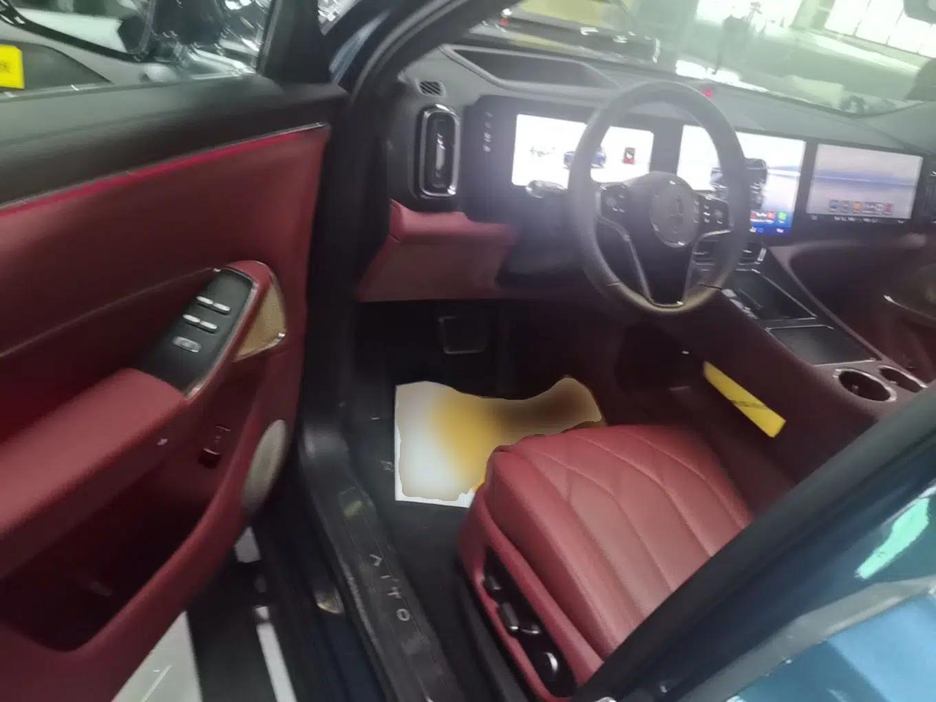 Hima AITO M8 2025 Extended-Range Ultra Version 53.4 kWh 5-Seater Edition — миниатюра 17