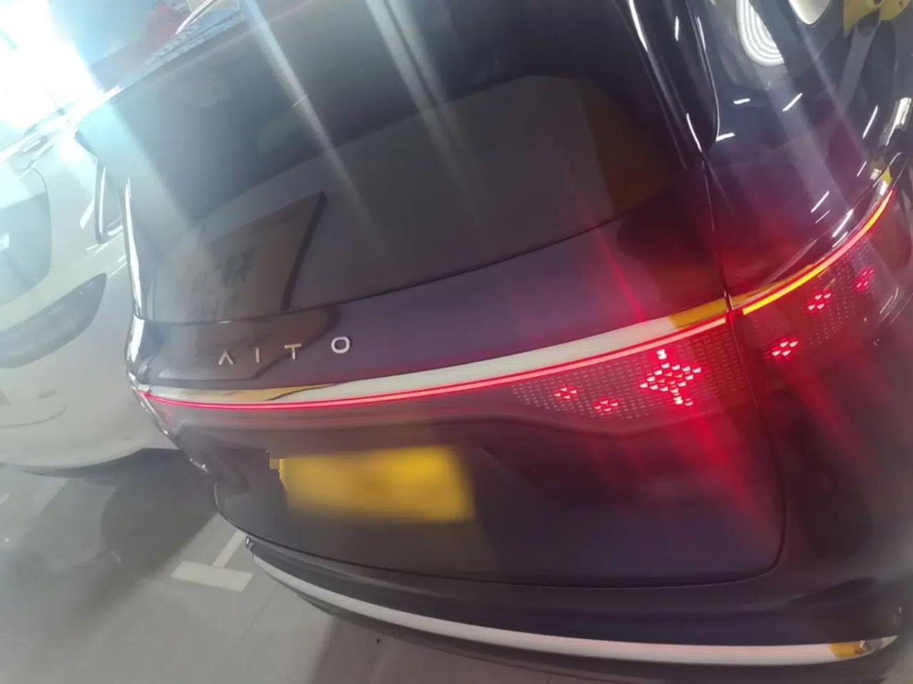 Hima AITO M8 2025 Extended-Range Ultra Version 53.4 kWh 5-Seater Edition — миниатюра 5