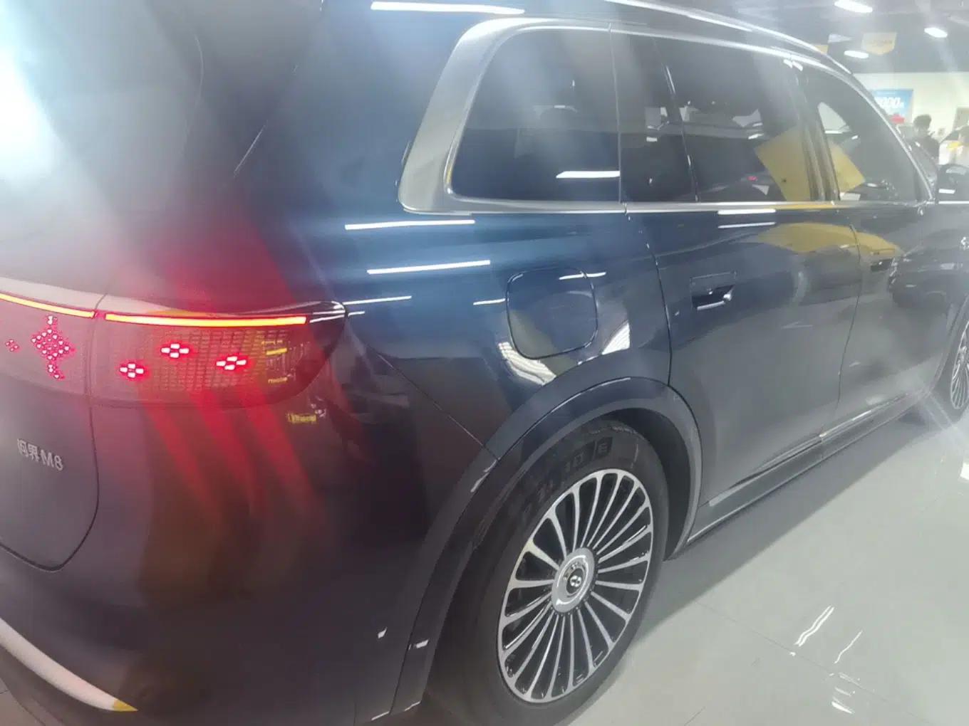 Hima AITO M8 2025 Extended-Range Ultra Version 53.4 kWh 5-Seater Edition — миниатюра 6