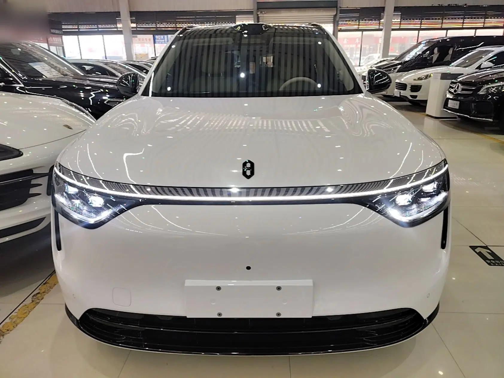 Hima AITO M8 2025 Extended-Range Max+ Version 53.4 kWh 6-Seater Edition — миниатюра 2