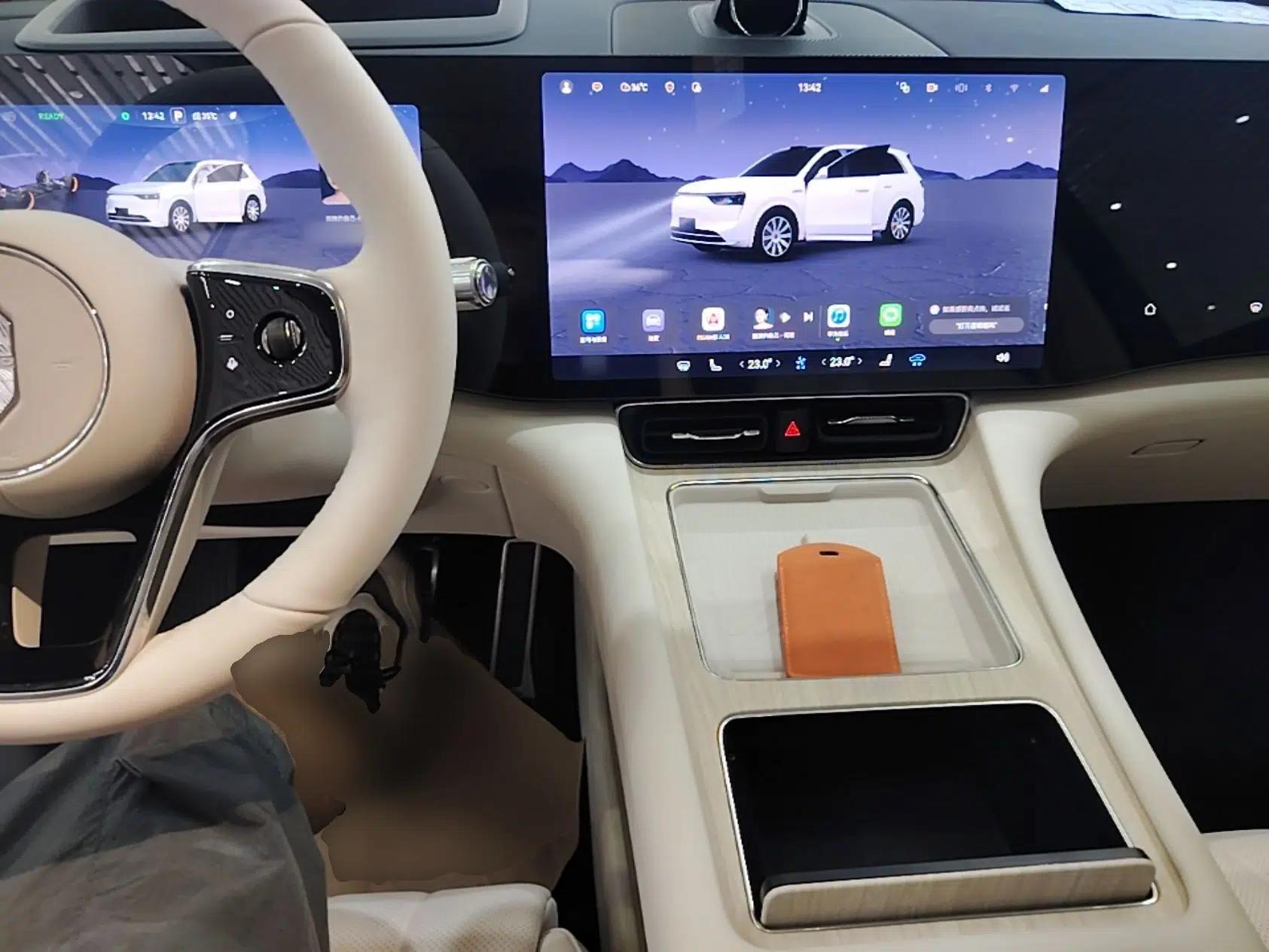 Hima AITO M8 2025 Extended-Range Max+ Version 53.4 kWh 6-Seater Edition — миниатюра 12