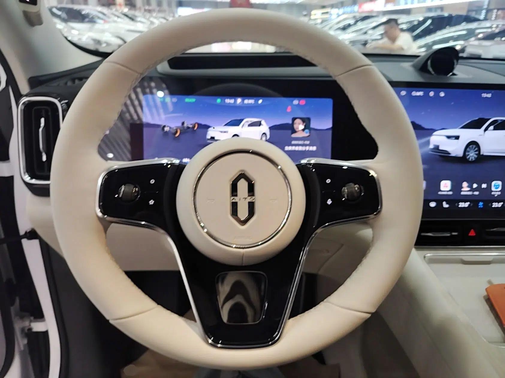 Hima AITO M8 2025 Extended-Range Max+ Version 53.4 kWh 6-Seater Edition — миниатюра 13