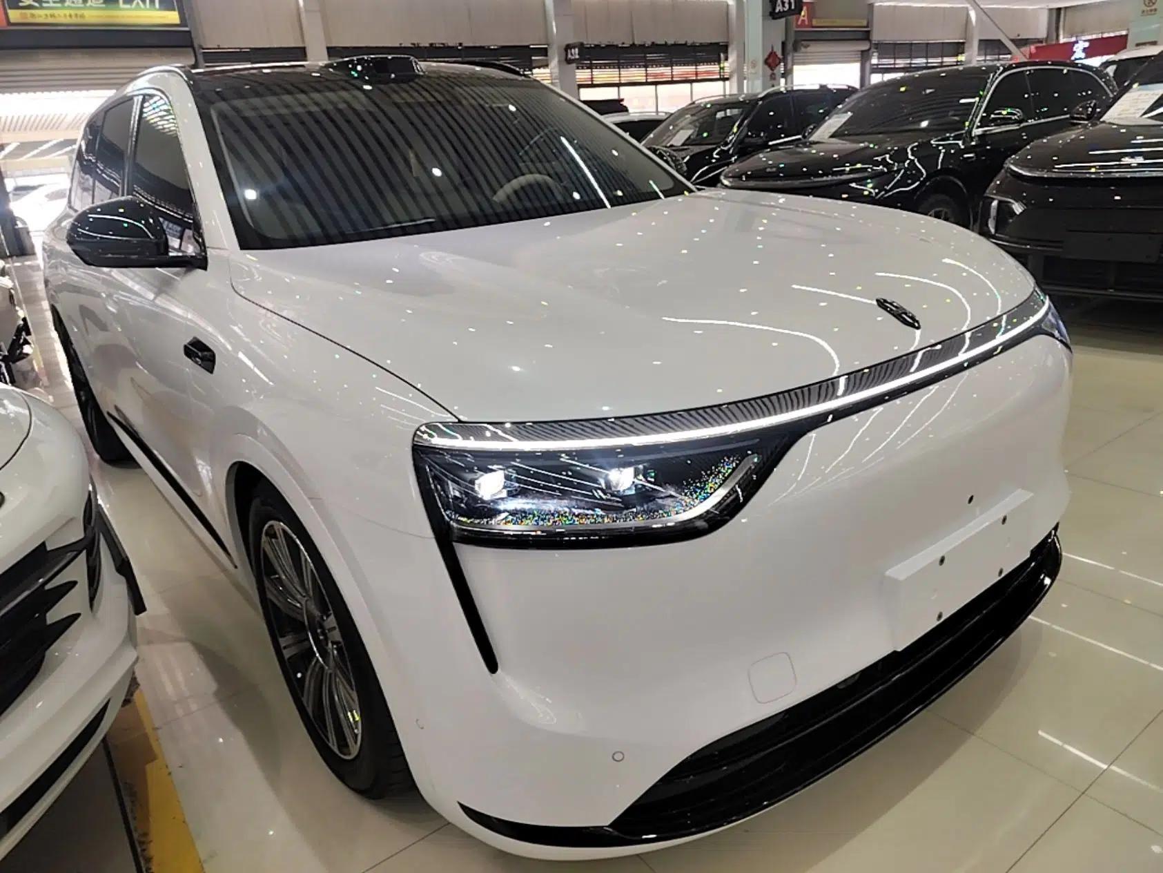 Hima AITO M8 2025 Extended-Range Max+ Version 53.4 kWh 6-Seater Edition — миниатюра 3