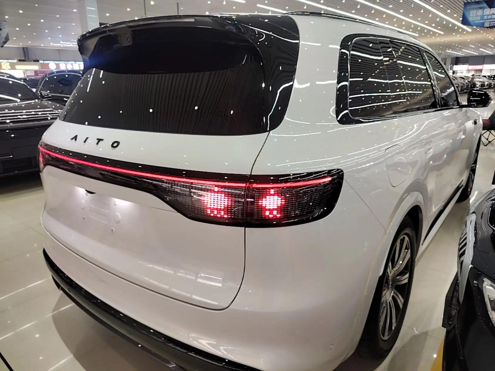 Hima AITO M8 2025 Extended-Range Max+ Version 53.4 kWh 6-Seater Edition — миниатюра 6