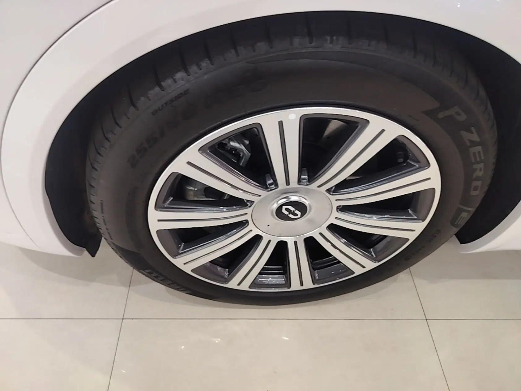 Hima AITO M8 2025 Extended-Range Max+ Version 53.4 kWh 6-Seater Edition — миниатюра 10