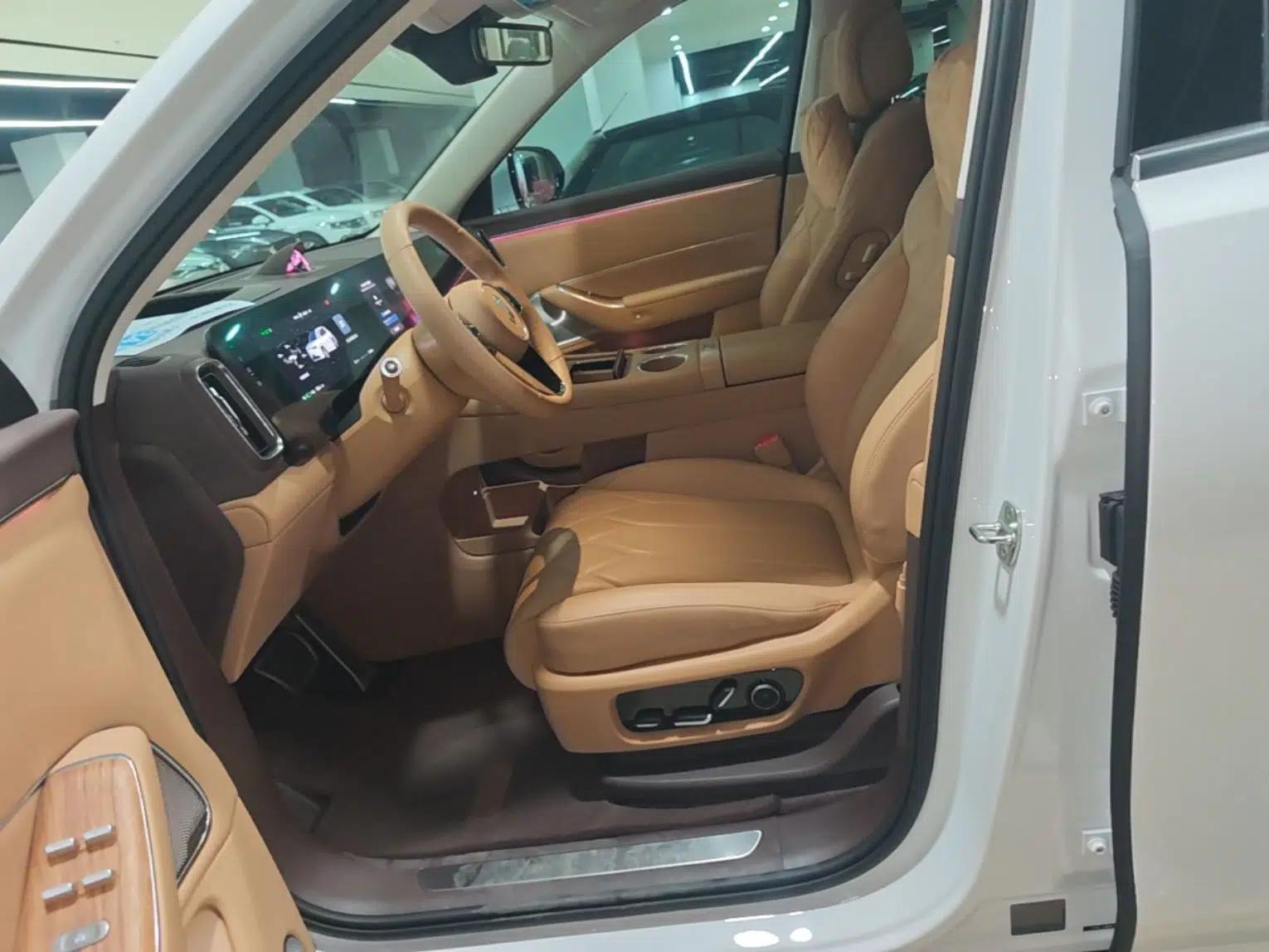 Hima AITO M8 2025 Model, Pure Electric Max+ Six-Seat Long-Range Version — миниатюра 17
